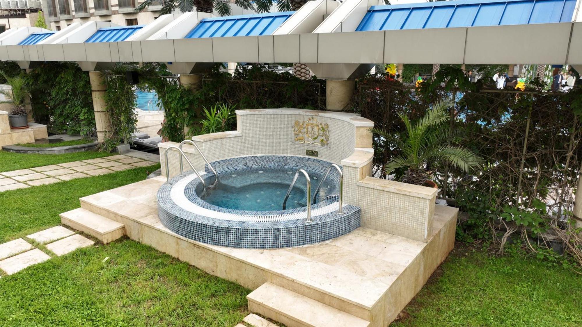 Multi Grand Pharaon Hotel Ptghni Dış mekan fotoğraf