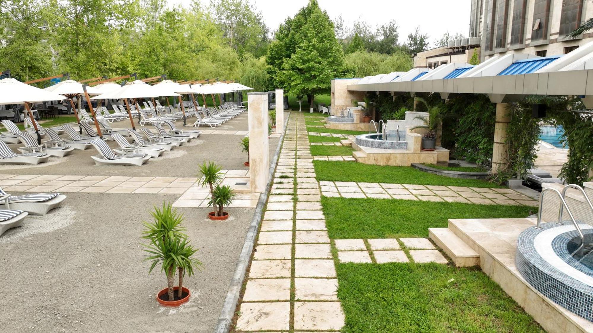 Multi Grand Pharaon Hotel Ptghni Dış mekan fotoğraf